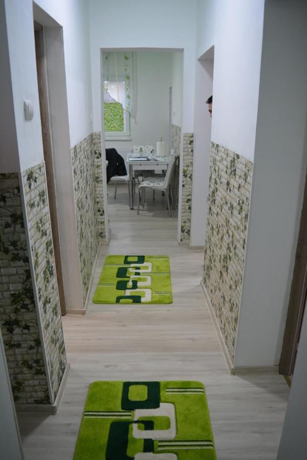 Green Rooms Hunedoara Exterior photo