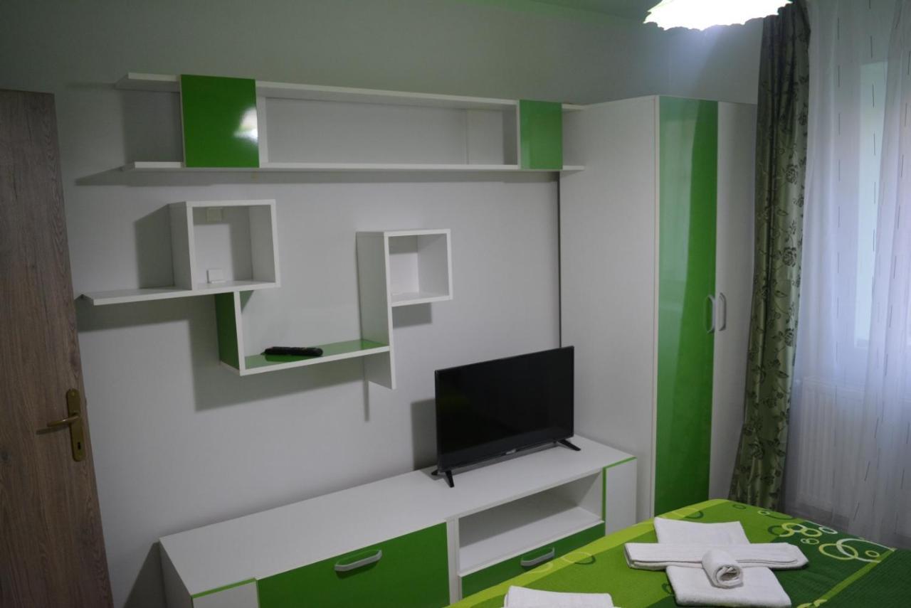 Green Rooms Hunedoara Exterior photo