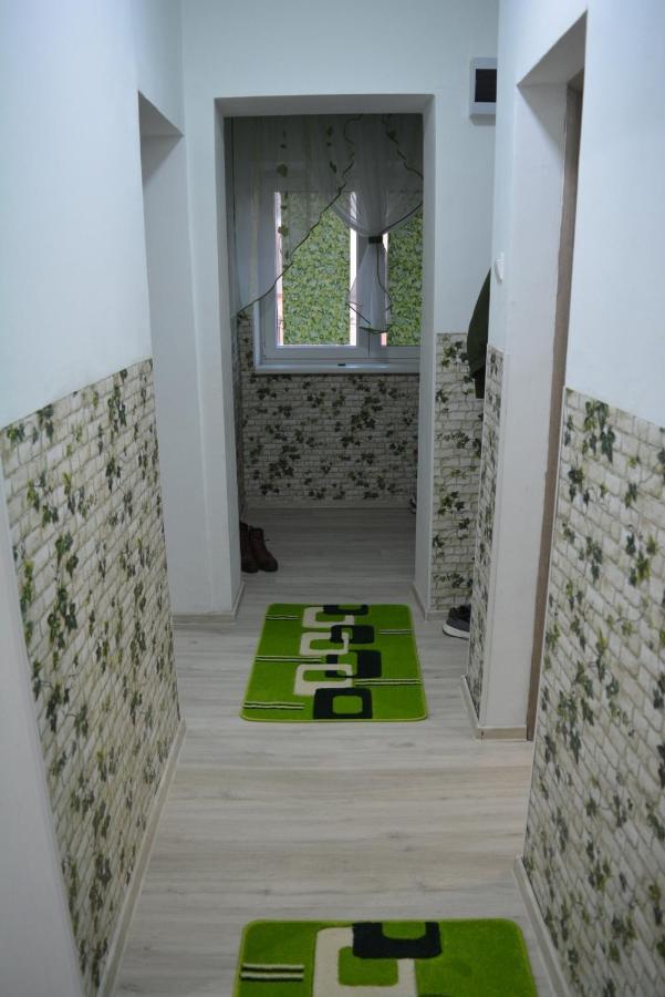 Green Rooms Hunedoara Exterior photo