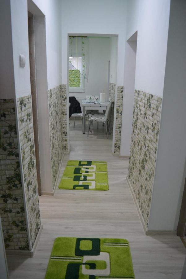 Green Rooms Hunedoara Exterior photo